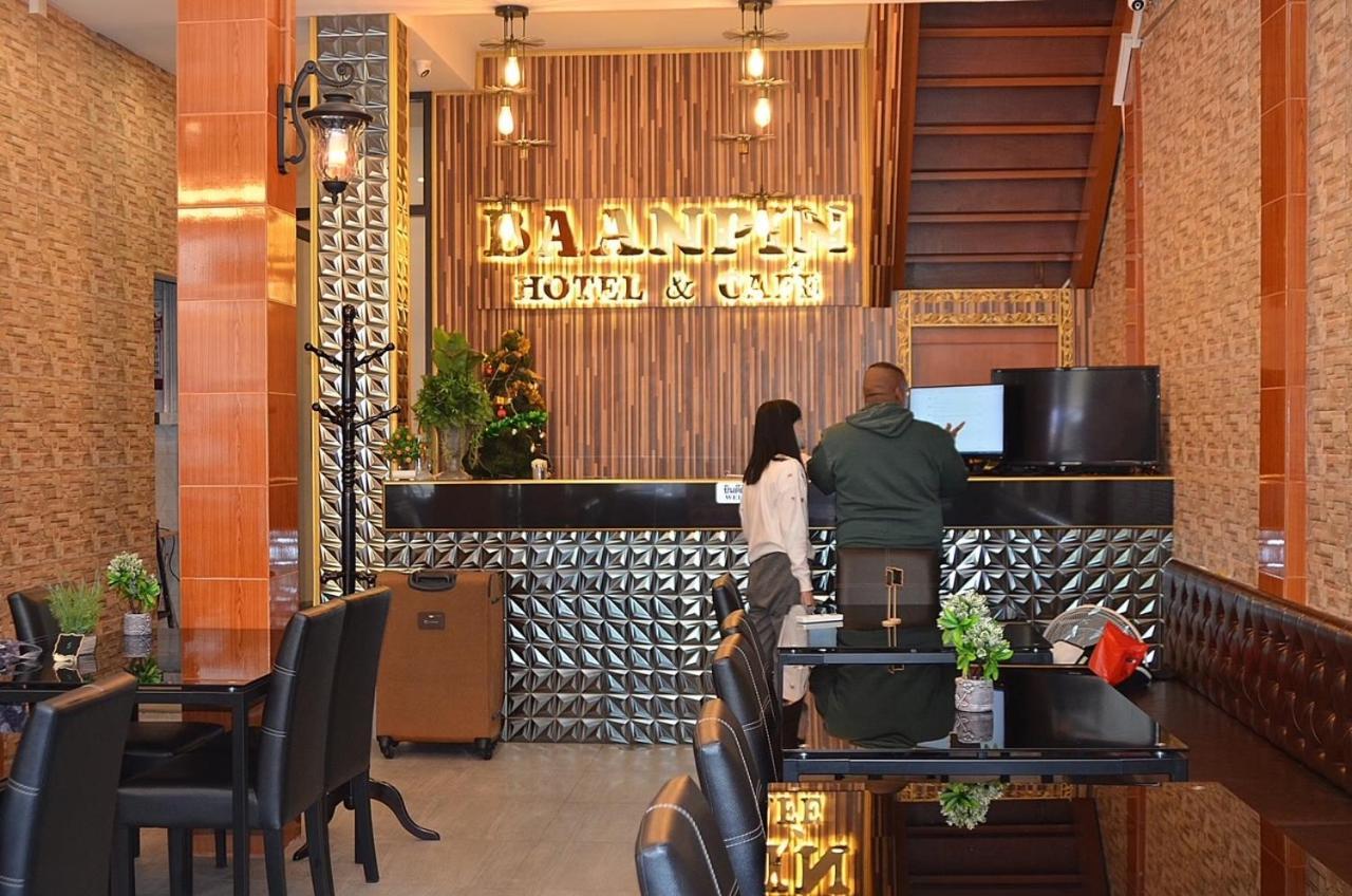 Baanpin Hotel & Cafe Bangkok Buitenkant foto